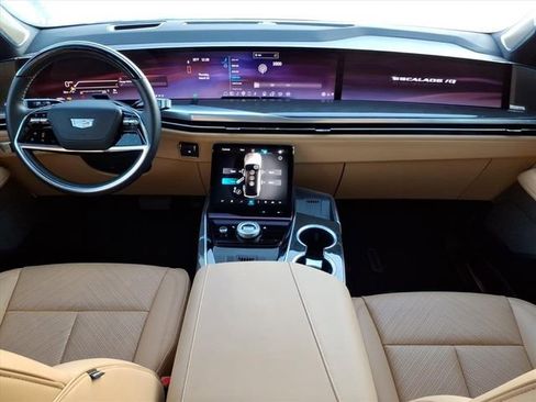Used 2025 Cadillac Escalade IQ Sport 2 image 17