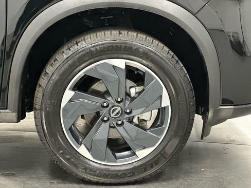 Used 2025 Nissan Rogue SV image 25