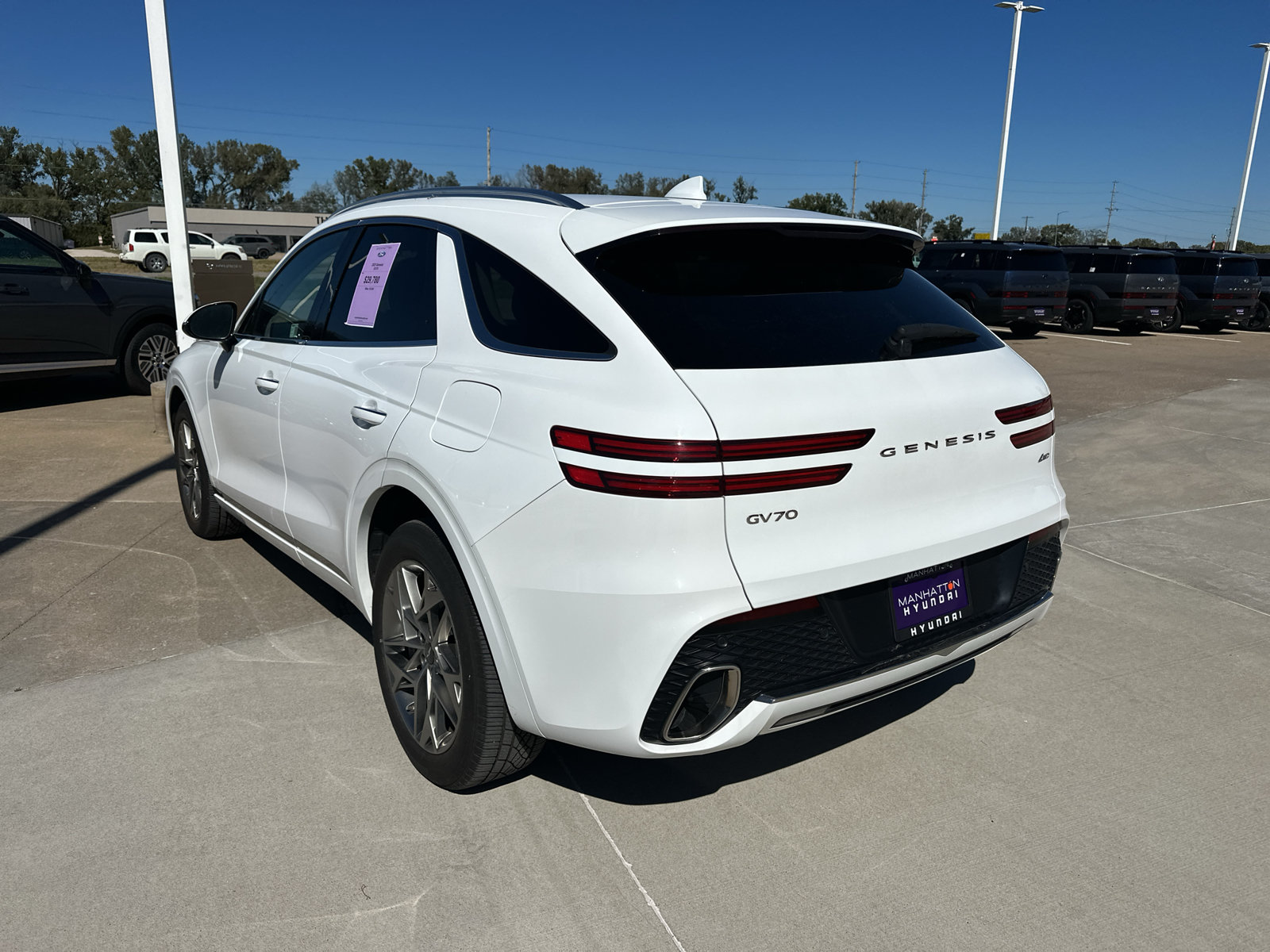 Used 2025 Genesis GV70 2.5T AWD/4WD image 11