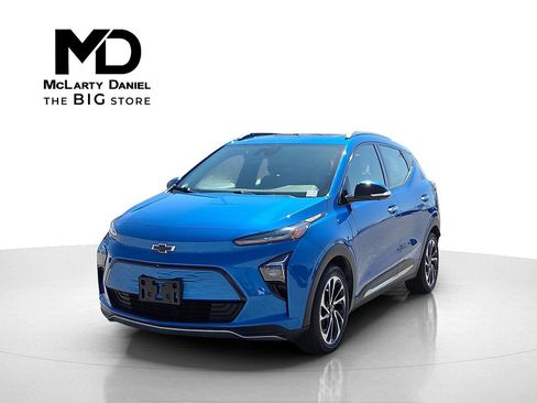 Used 2022 Chevrolet Bolt EUV Premier w/ Sun & Sound Package image 2