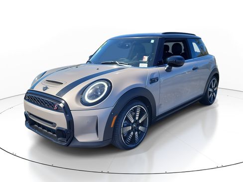 Used 2022 MINI Cooper S image 3