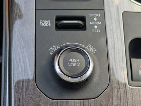 Used 2024 Toyota Highlander Platinum image 35