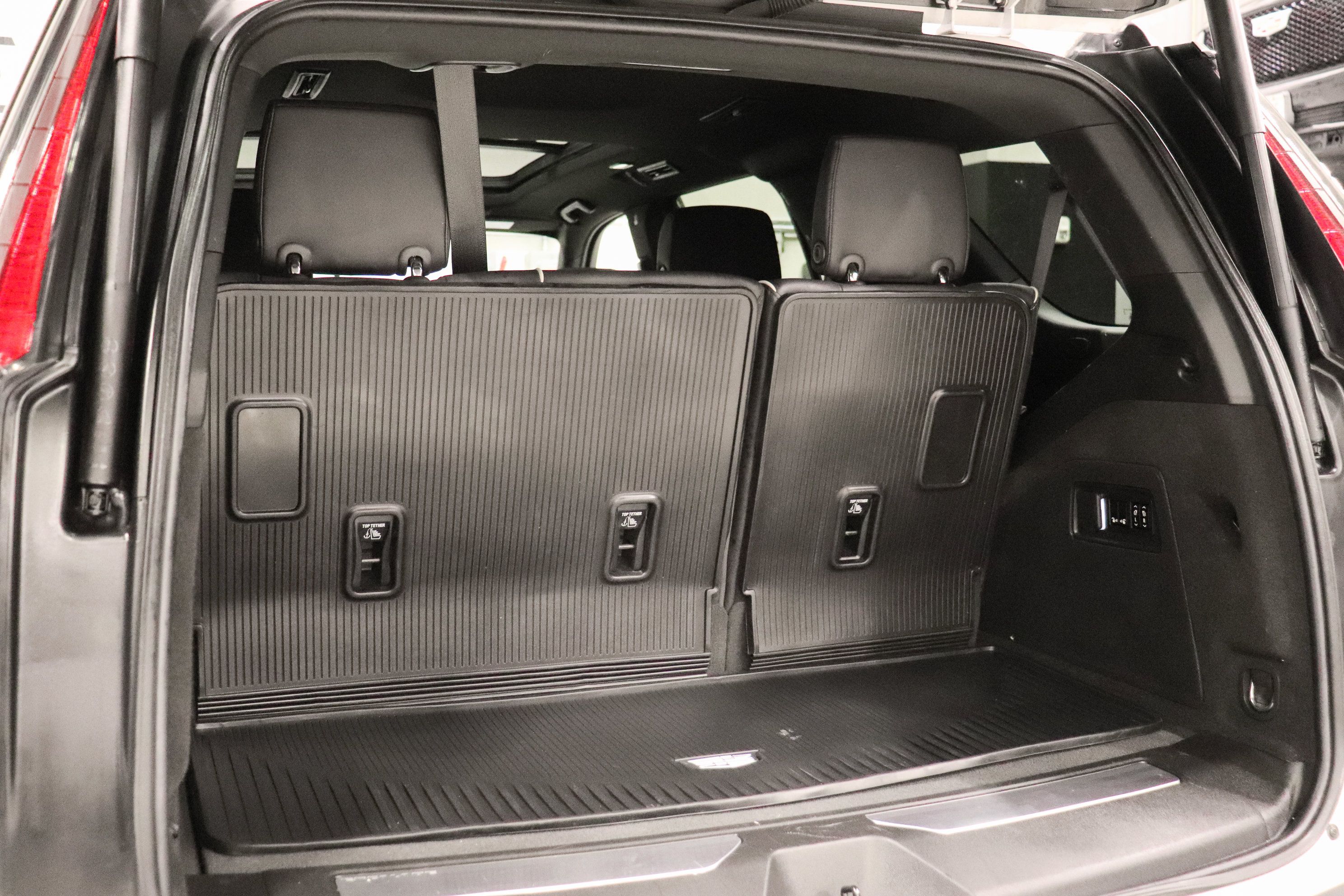Used 2023 Cadillac Escalade Premium Luxury w/ LPO, Floor Liner Package AWD/4WD image 10