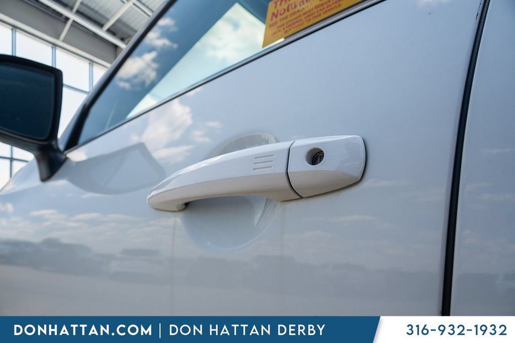 Used 2024 Nissan Pathfinder SV AWD/4WD image 36