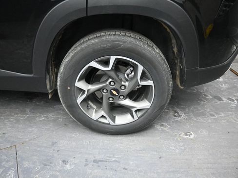 Used 2025 Chevrolet Trax LT image 14