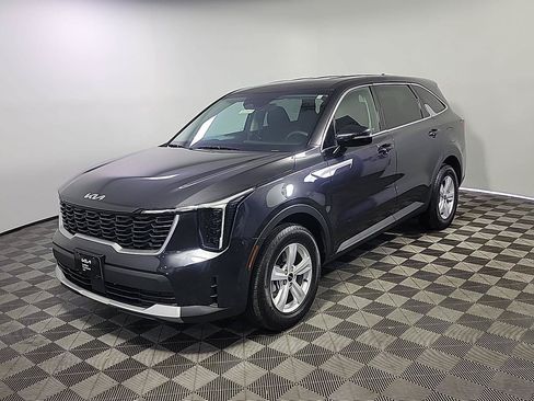 Certified 2025 Kia Sorento LX FWD image 12