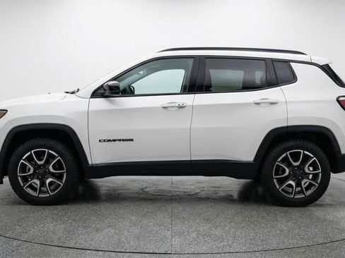 Used 2025 Jeep Compass Trailhawk image 5