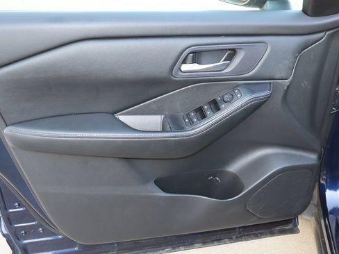 Used 2024 Nissan Rogue SV AWD/4WD image 19