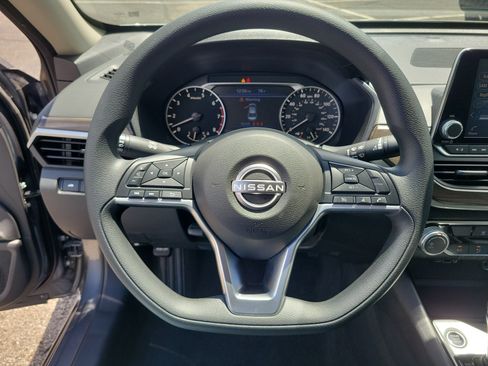 Used 2024 Nissan Altima 2.5 SV FWD image 24