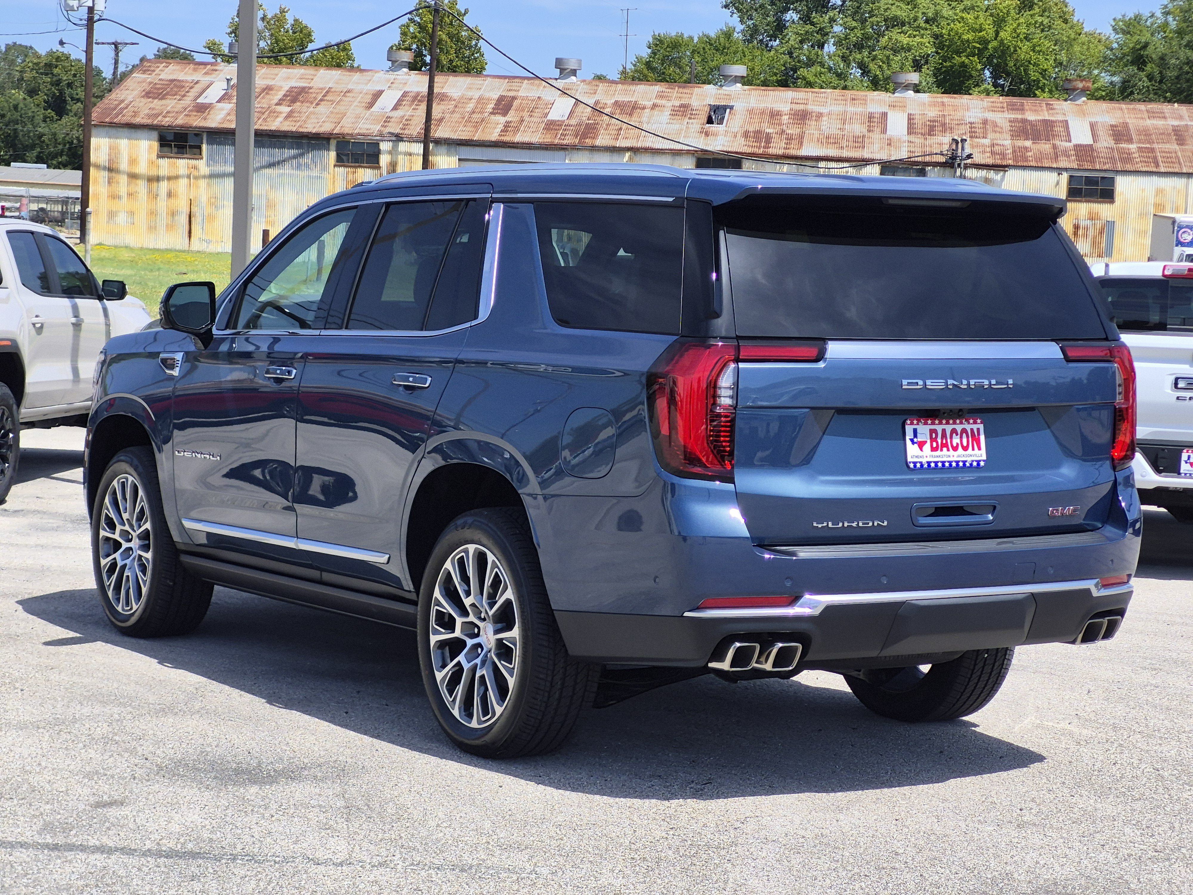 New 2026 GMC Yukon Denali w/ Denali Reserve Package AWD/4WD image 3
