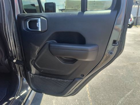 Used 2021 Jeep Gladiator Rubicon AWD/4WD image 35