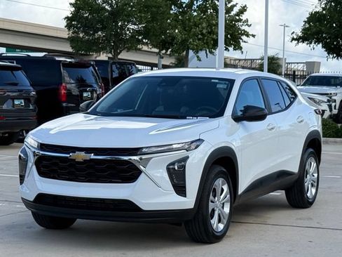 Used 2026 Chevrolet Trax LS FWD image 6