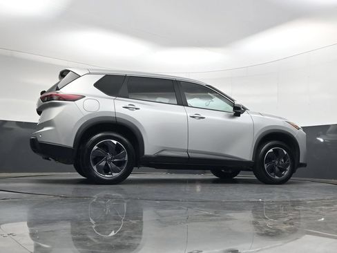 Used 2025 Nissan Rogue SV AWD/4WD image 38