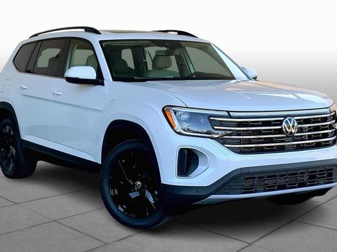New 2026 Volkswagen Atlas SE image 2