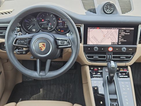 Certified 2026 Porsche Macan AWD/4WD image 25