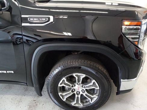 Used 2025 GMC Sierra 1500 SLT AWD/4WD image 3