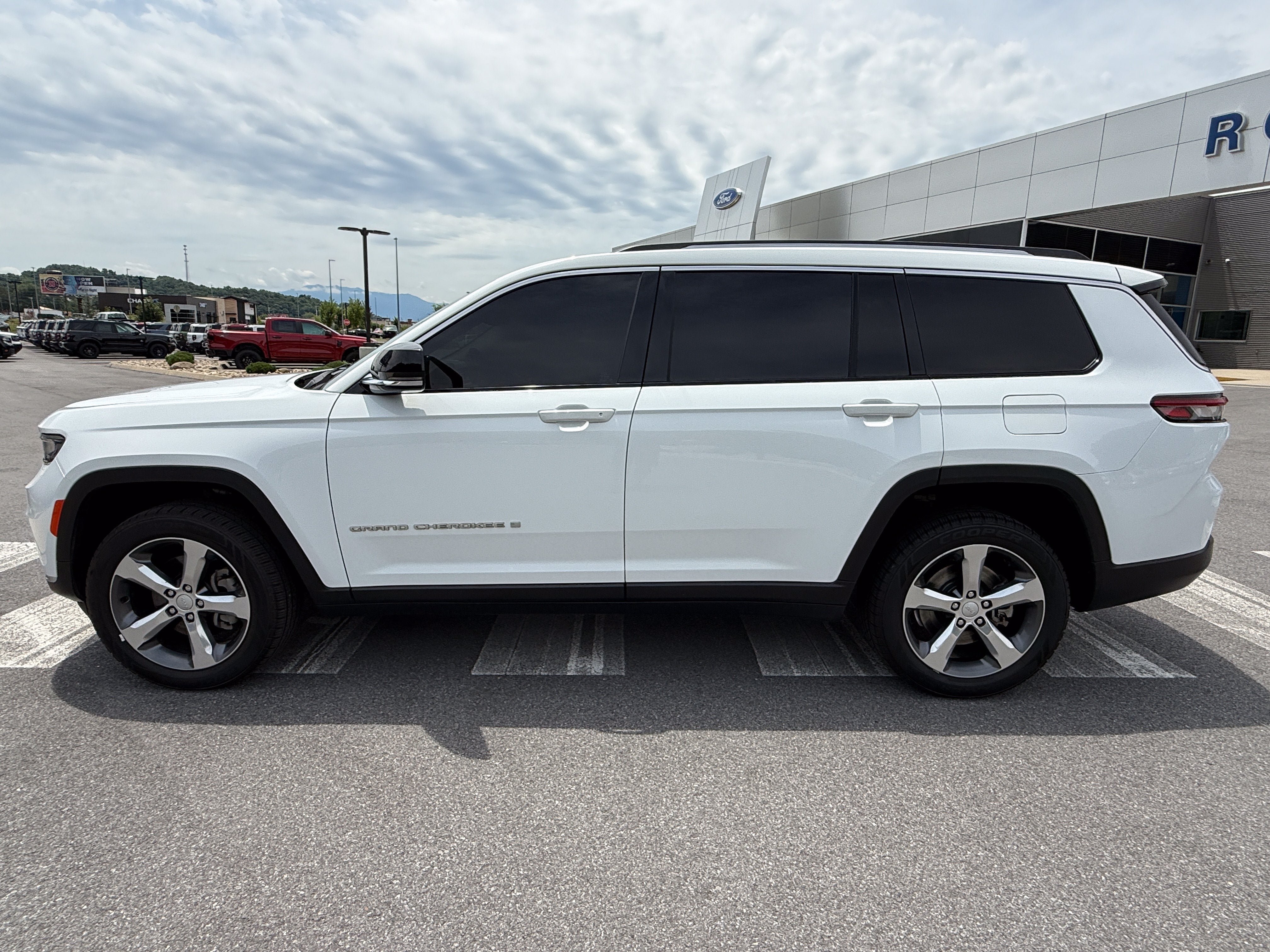 Used 2021 Jeep Grand Cherokee L Limited AWD/4WD image 8