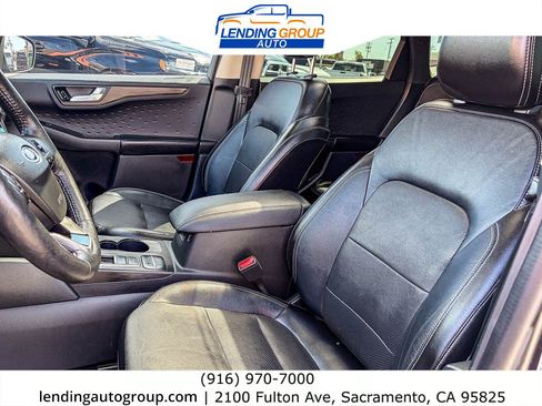Used 2020 Ford Escape Titanium w/ Titanium Premium Package 2.0 AWD/4WD image 17