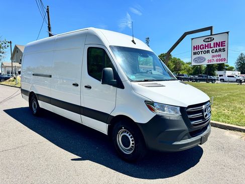 Used 2022 Mercedes-Benz Sprinter 2500 image 3