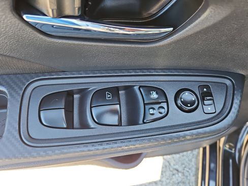 Used 2022 Nissan Versa SV image 15