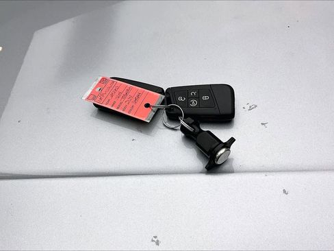 Used 2023 Volkswagen Tiguan SE R-Line image 14