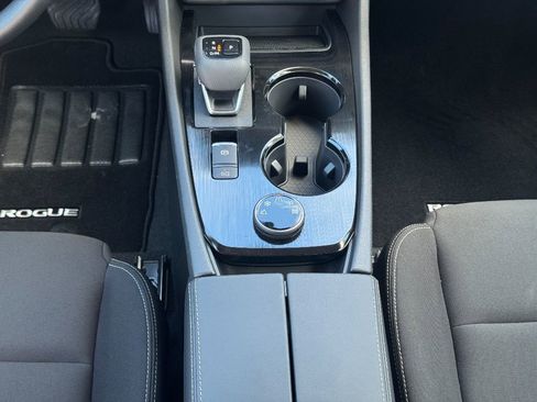 Used 2025 Nissan Rogue S image 11