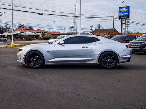 Used 2019 Chevrolet Camaro LT w/ Technology Package image 4