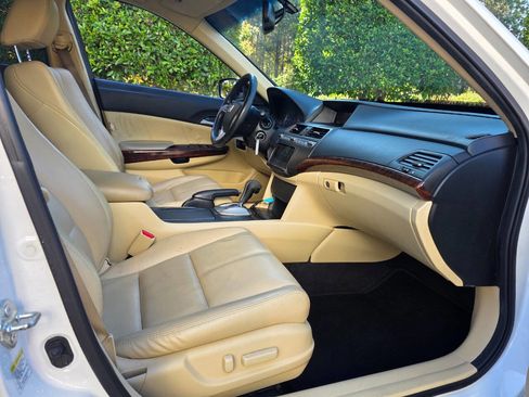 Used 2011 Honda Crosstour EX-L image 32