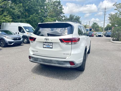 Used 2019 Toyota Highlander SE AWD/4WD image 6