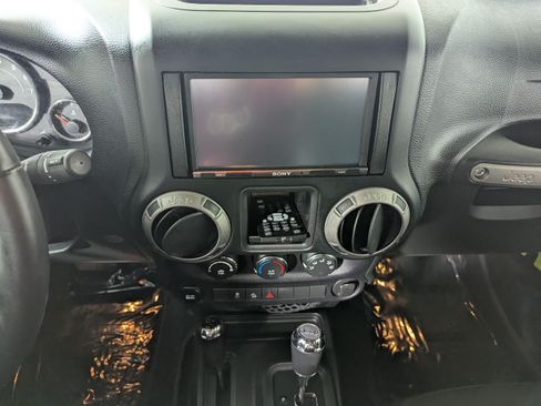 Used 2016 Jeep Wrangler Unlimited Sport w/ Connectivity Group AWD/4WD image 24