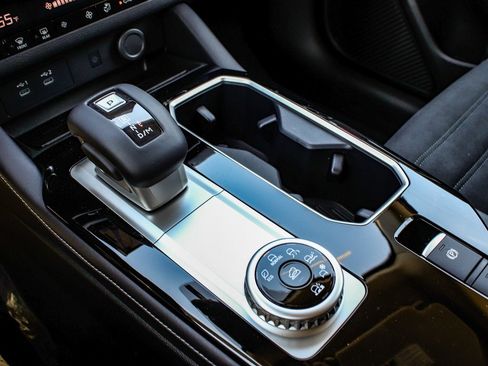 New 2025 Mitsubishi Outlander SE image 24