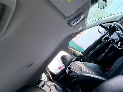 Used 2024 Kia Sorento S image 22