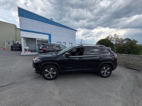 Used 2019 Jeep Cherokee Limited AWD/4WD image 2