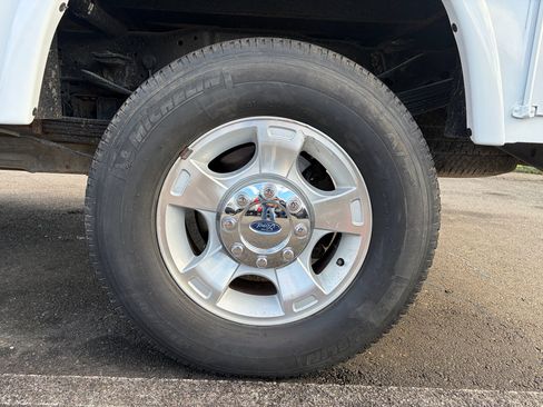 Used 2016 Ford F250 XLT w/ XLT Interior Package image 14