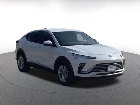 Used 2025 Buick Envista Preferred image 3