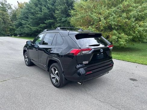 Used 2023 Toyota RAV4 SE w/ Weather & Moonroof Package AWD/4WD image 5