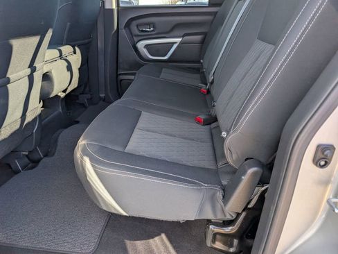 Used 2018 Nissan Titan SV image 9