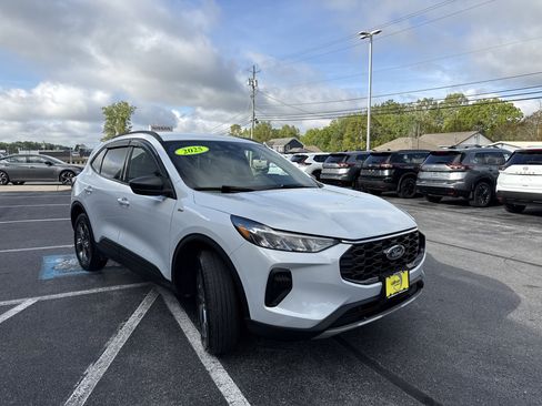 Used 2025 Ford Escape ST-Line w/ Tech Pack #1 AWD/4WD image 16