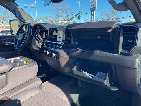 Used 2024 Chevrolet Silverado 2500 LT image 30