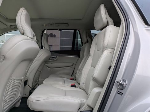 Certified 2025 Volvo XC90 B6 Ultra w/ Lounge Package image 15