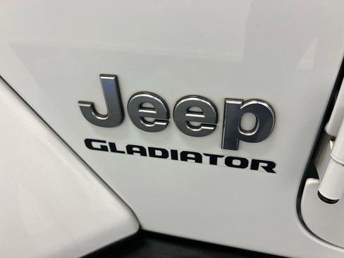 Used 2020 Jeep Gladiator Overland image 33