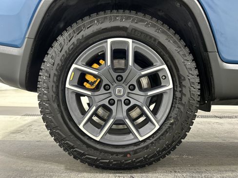 Used 2023 Rivian R1T Adventure image 12