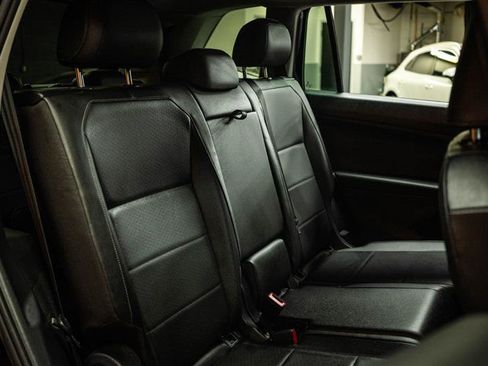 Used 2018 Volkswagen Tiguan SE w/ Panoramic Sunroof Package FWD image 11