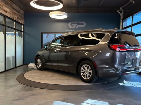 Used 2022 Chrysler Pacifica Touring-L FWD image 5