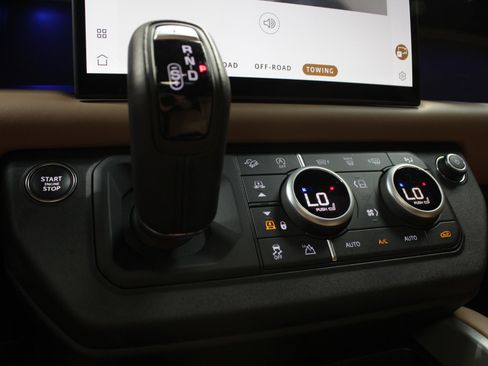 Used 2025 Land Rover Defender 110 V8 image 73