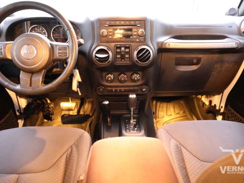 Used 2013 Jeep Wrangler Unlimited Sport image 13