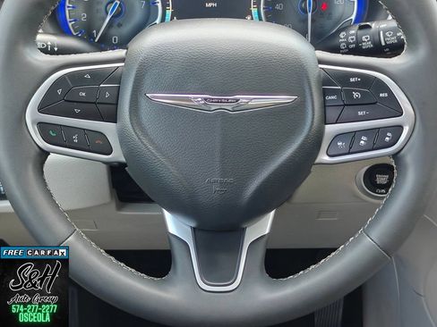 Used 2022 Chrysler Pacifica Limited FWD image 5