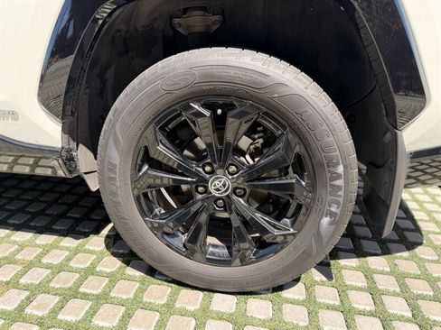 Used 2022 Toyota RAV4 SE w/ SE Grade Weather Package image 18