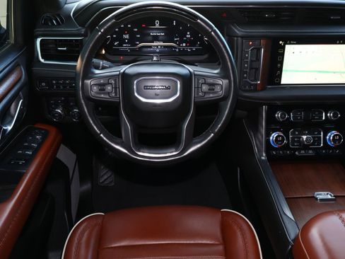 Used 2024 GMC Yukon Denali Ultimate AWD/4WD image 10