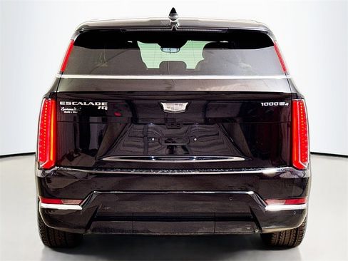 New 2025 Cadillac Escalade IQ Luxury 2 image 4